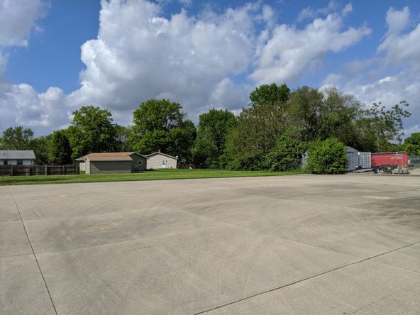 Former Jiffy Lube: 811 W Lincoln Ave, Charleston, IL 61920